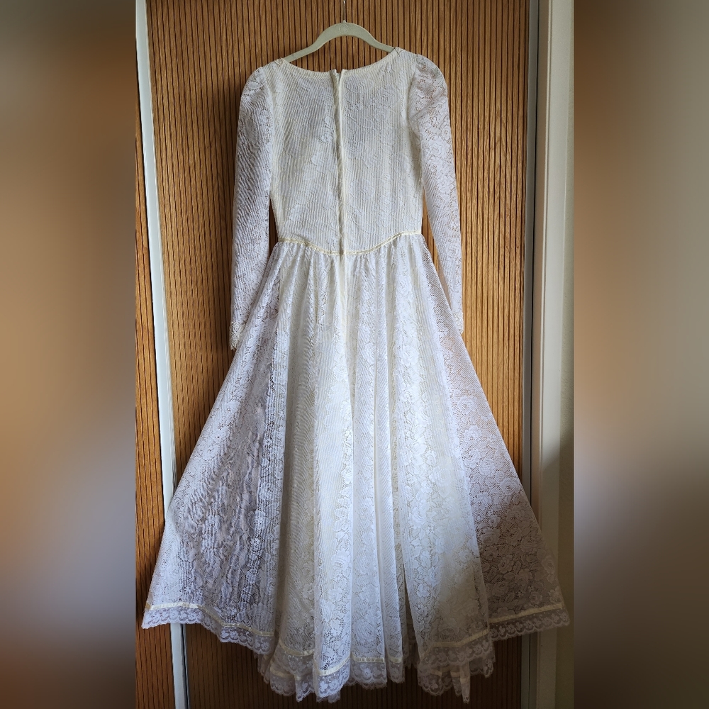 Authentic 1970's Gunne Sax dress from the Romantic Renaissance Bridal Collection - Picture 3 of 11